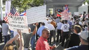 Protestas-Grupos-Miami-Cuba-EFE_CLAIMA20141221_0081_27