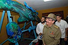 Il presidente Ral Castro ha inaugurato alcune mostre darte a Santiago