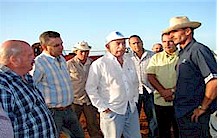 Machado Ventura ha scambiato opinioni con i lavoratori agricoli. 